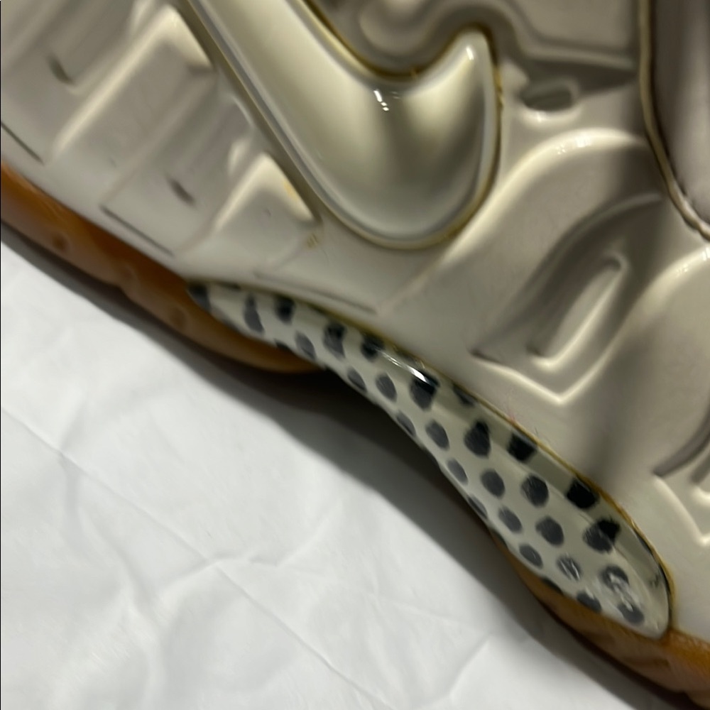 Men's Nike Cream Sneakers - Picture 4 of 13